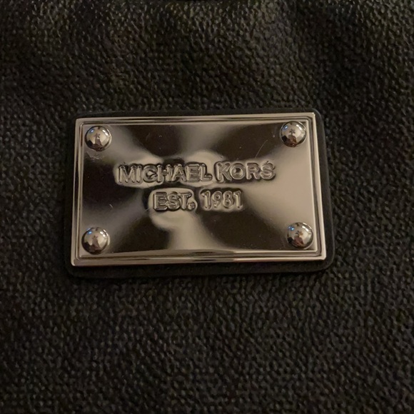 Micheal Kors adjustable cross body /Fanny pack - Picture 3 of 5